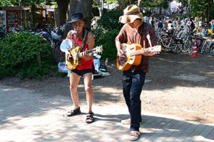 井の頭公園のオヤジ音楽魂。幾つになってもミュ〜〜ジック「〜P0001」？