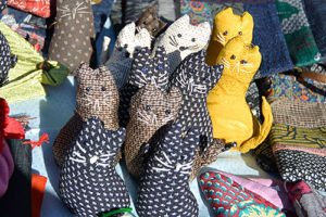 井の頭公園アートマーケッツ［ばばちゃんの和布アート］表情がなごむ