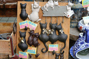 井の頭公園・七井橋通り［おもしろ雑貨店④］猫ちゃんたち