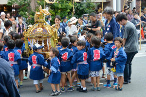 吉祥寺祭り2016［写真全25点］子ども神輿から各町内会の神輿が競いあい！